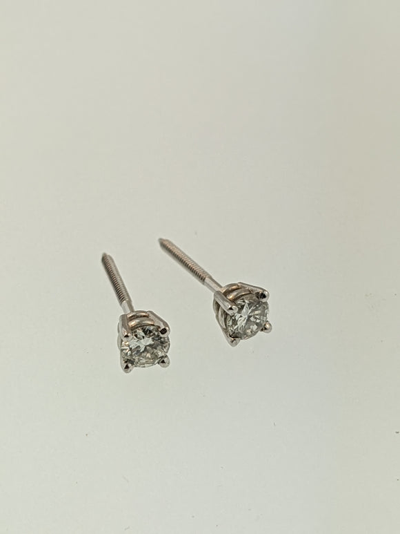 Round diamond stud earrings